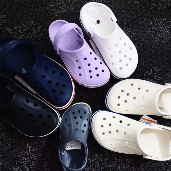 2503-2c7005.jpg Crocs de luxe unisexes, mules, tongs, chaussures de jardin plates, sabots